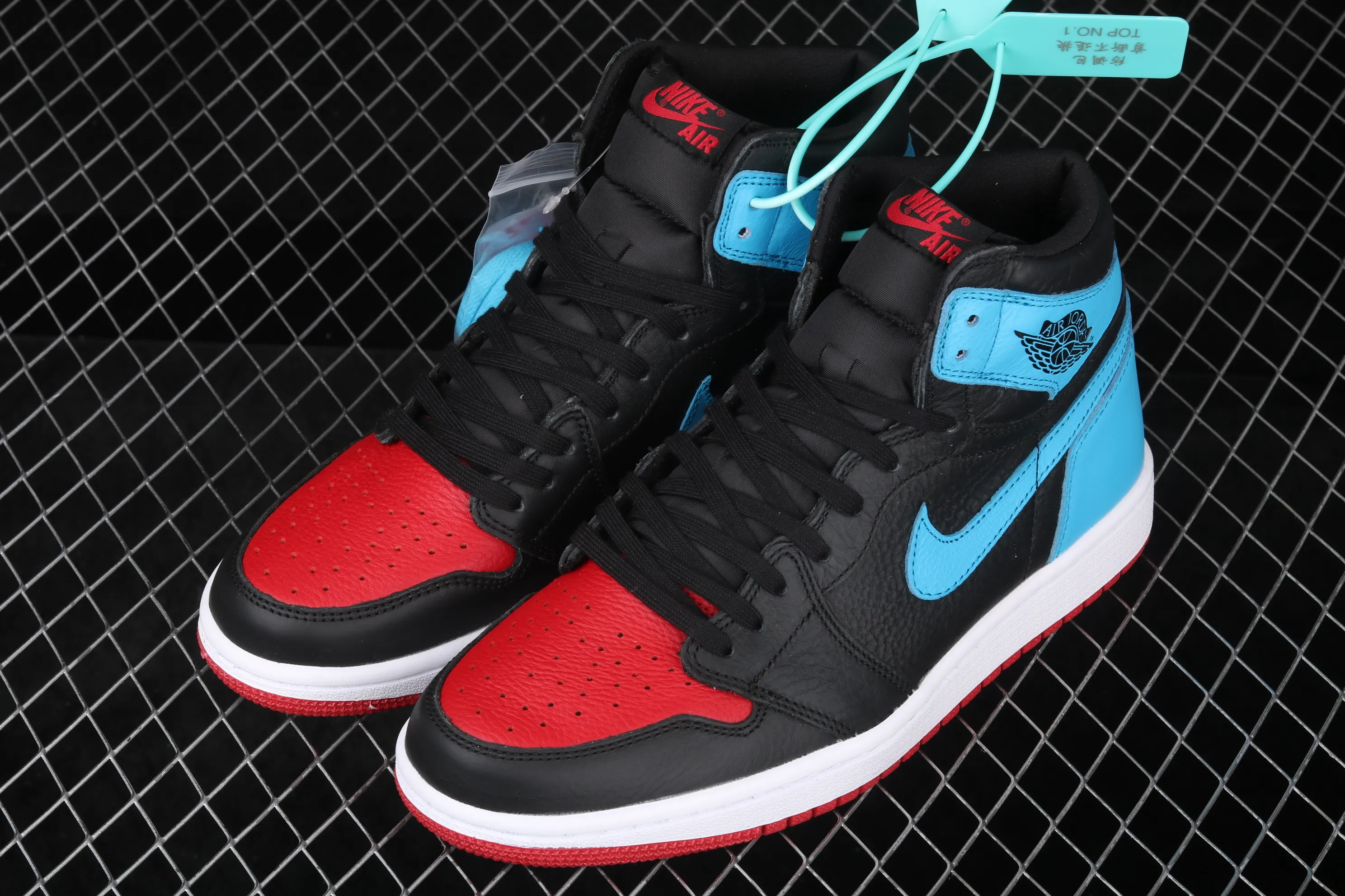 All categories Air Jordan Jordan series basketball shoes Air Jordan 1 High Air Jordan 1 High OG "UNC To Chicago" AJ1 Joe 1 police light 2.0 CD0461-046